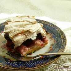 Przepis na Sweet Meringue Plum Cake