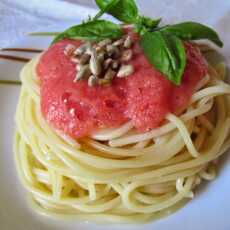 Przepis na Spaghetti z surowym sosem pomidorowym