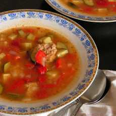 Przepis na Wegańska letnia zupa 'trzy po trzy'
