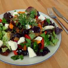 Przepis na Sałatka z kozim serem i dressingiem orzechowym / Salad with goat cheese and walnut dressing