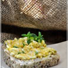Przepis na Pasta jajeczna z tymiankiem i szczypiorkiem 