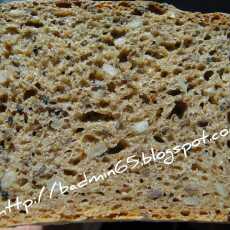 Przepis na Chleb z pszenicy płaskurki i mąki żytniej ( z licznymi dodatkami )