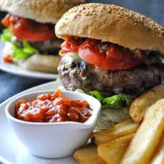 Przepis na Domowe burgery z wołowiny z sosem BBQ