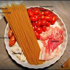 Przepis na Spaghetti z bekonem i pomidorkami koktajlowymi