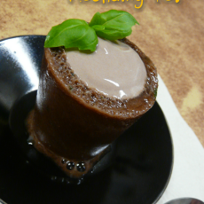 Przepis na Czekoladowo-bananowo-bazyliowe filiżanki z kremem kakaowym /Banana, chocolate milk and basil cups with cocoa cream