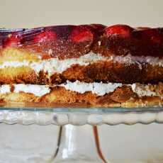 Przepis na Przepyszne ciasto z kremem i truskawkami