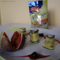 Przepis na Serowe ruloniki z cukinii z pistacjowym posmakiem w towarzystwie świeżej figi