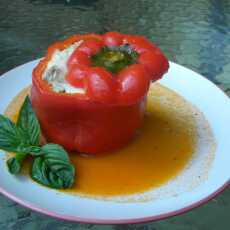 Przepis na Faszerowane papryki w sosie pomidorowym