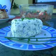 Przepis na Masło czosnkowe z ziołami i sos czosnkowy czyli letnie grillowanie
