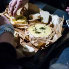 Przepis na Pieczony camembert i biały Happy Fooding.