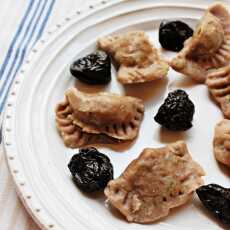 Przepis na PIEROGI GRYCZANE ZE ŚLIWKĄ | bez glutenu, bez jajek, wegańskie 