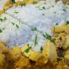 Przepis na Curry z kurczaka z ananasem i orzechami ziemnymi