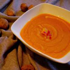 Przepis na Rozgrzewająca zupa dyniowa z imbirem i chili