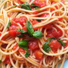 Przepis na Spaghetti z sosem pomidorowym