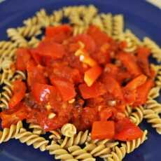 Przepis na Błyskawiczny pomysł na zdrowy, prosty obiad- sos paprykowo-pomidorowy
