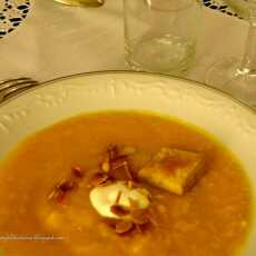 Przepis na Korzenna zupa z pieczonej dyni i gruszek