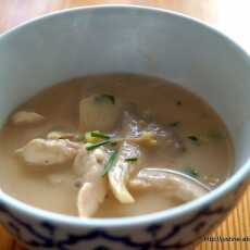 Przepis na TAJLANDIA: Tom kha gai (zupa z kurczakiem na mleczku kokosowym)
