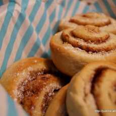 Przepis na FINLANDIA: Korvapuustit (cinnamon rolls)