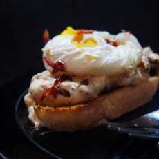 Przepis na Śniadanie prawie idealne ( jajko + tost + pasta z serka i suszonych pomidorów )