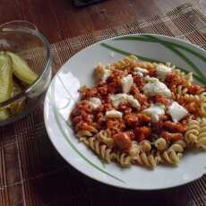 Przepis na DIETETYCZNE SPAGHETTI Z MOZZARELLĄ (400 KCAL)