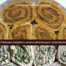 Przepis na Chlebowe zwijańce z serem pleśniowym i orzeszkami.