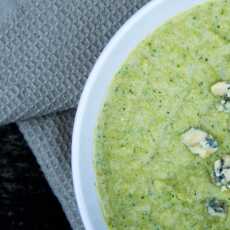 Przepis na Zupa krem z brokuła z serem blue stilton. 