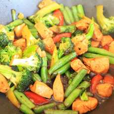 Przepis na Stir fry z kurczakiem i brokułami