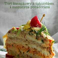 Przepis na Tort kanapkowy z tuńczykiem i suszonymi pomidorami