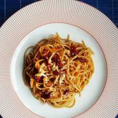 Przepis na Spaghetti z selerem i suszonymi pomidorami