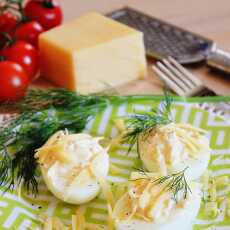 Przepis na Jajka faszerowane żółtym serem