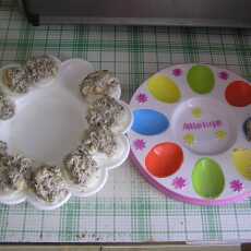 Przepis na Jaja faszerowane pieczarkami i świąteczne sałatki