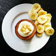 Przepis na Żytnie pancakes czekoladowe z jogurtem naturalnym i bananami