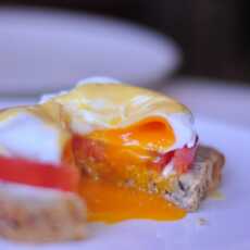 Przepis na Doskonałe śniadanie - jajko w koszulce i sos holenderski