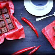 Przepis na Trufle czekoladowe z płatkami chilli 