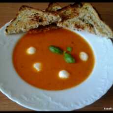 Przepis na Krem z pomidorów z mozzarellą z dodatkiem wiórków kokosowych! + tosty na oliwie!