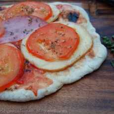Przepis na Pizza dietetyczna na podpłomyku 