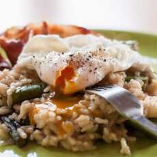 Przepis na Risotto ze szparagami, jakiem w koszulce i chipsem z szynki parmeńskiej