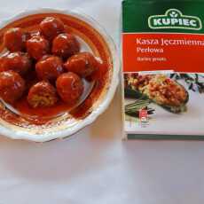 Przepis na Kulki z kaszy jęczmiennej w sosie pomidorowym