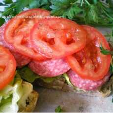 Przepis na Kanapki z salami i pomidorem