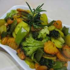 Przepis na Glazurowane warzywa w miodzie, chili z rozmarynem.