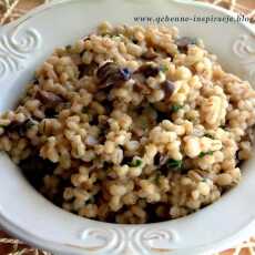 Przepis na Pęczak a'la risotto z grzybami leśnymi i natką pietruszki. Jako samodzielne danie, lub dodatek do obiadu. 