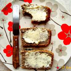Przepis na Bezglutenowy chleb ziemniaczany z czarnuszką