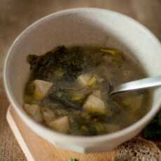Przepis na Wegańska zupa z jarmużem i porem