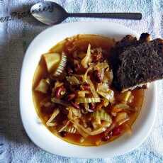 Przepis na Zuppa di cavolo, czyli toskańska zupa z włoskiej kapusty i fasoli