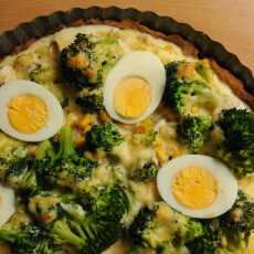 Przepis na Tarta z kurczakiem, jajkiem i brokułami