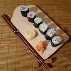Przepis na Hosomaki - małe rolki sushi z tuńczykiem, łososiem lub rzodkwią daikon