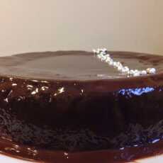 Przepis na Chocolate cake with salted caramel filling