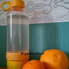 Przepis na Woda smakowa - test butelki z wyciskaczem do cytrusòw