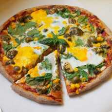 Przepis na Pizza pełnoziarnista z jajkiem sadzonym i szpinakiem