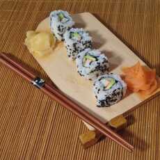 Przepis na California rolls - uramaki z surimi